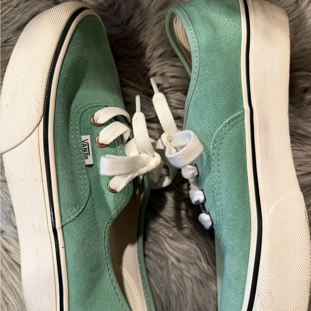 *LIKE NEW* Suede 1” Platform Vans (Women’s 8/ Mens 6.5) - Picture 3 of 7